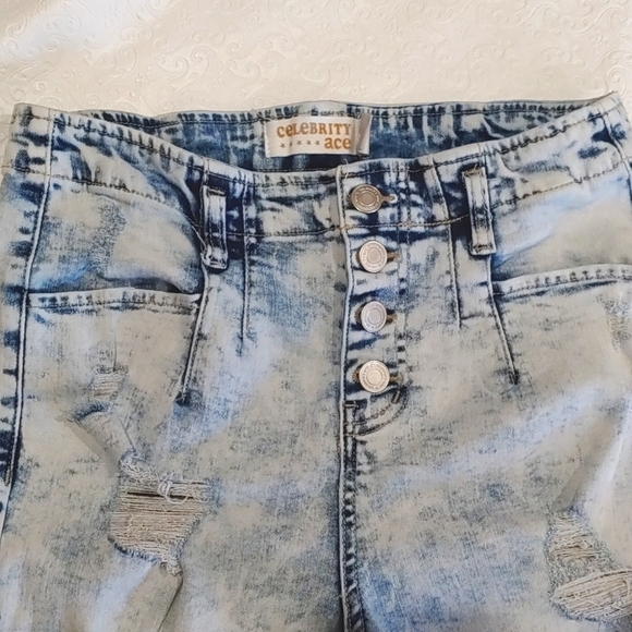 Celebrity Ace Women's Distressed Light Wash Button Closure Skinny Jeans Size 7/8 - Picture 2 of 8